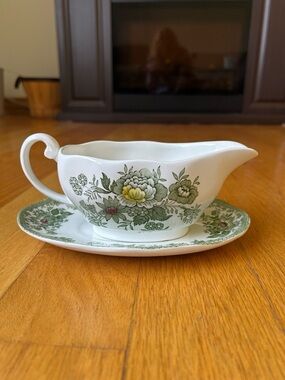 Vintage 1960s Wedgwood Kent Gravy Boat with Green and Yellow Floral Pattern